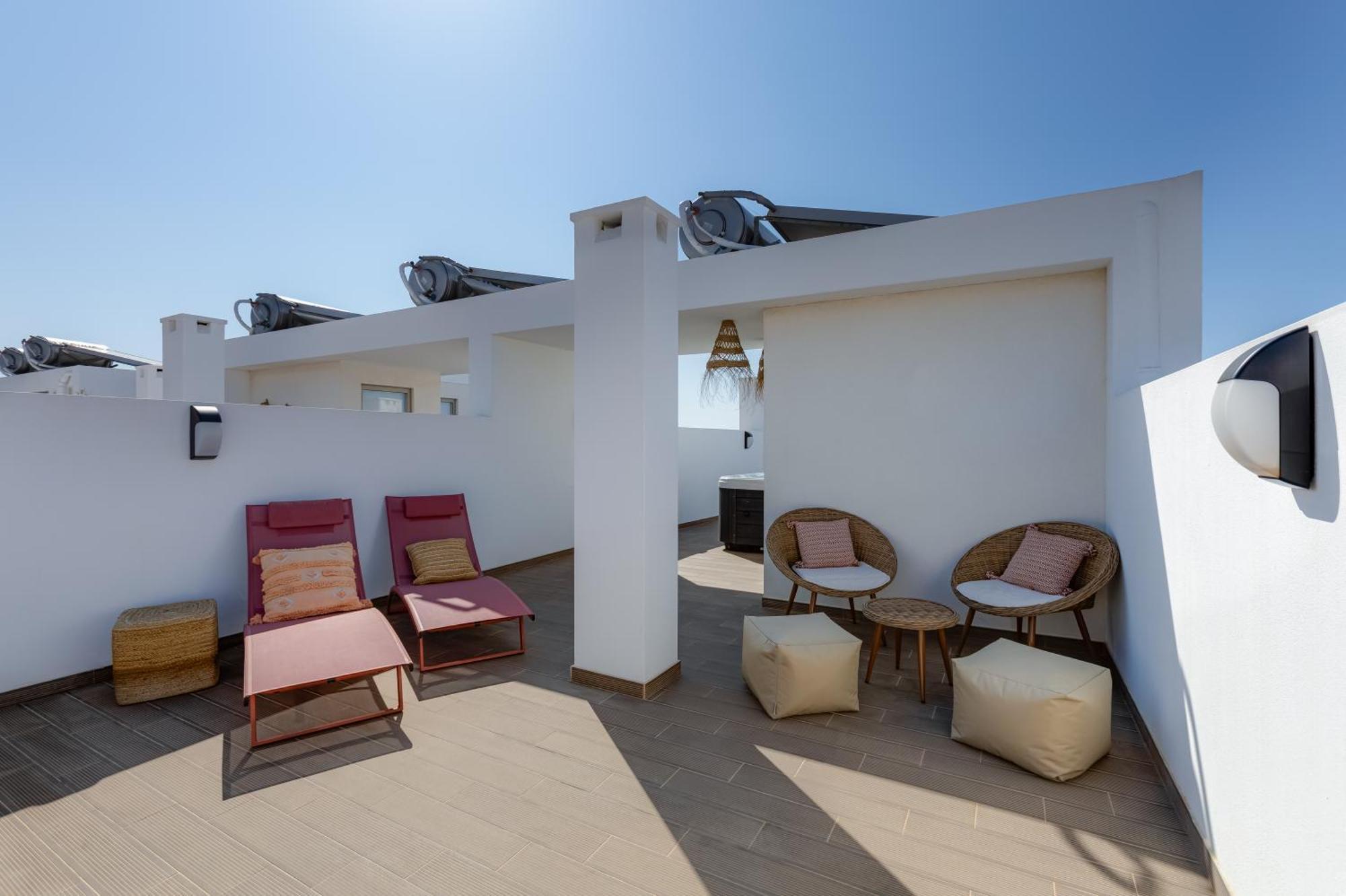 Village And Sea Apartment *